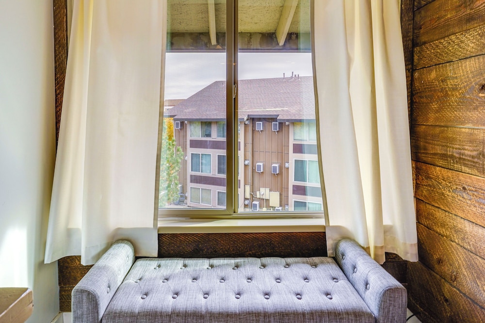 Ultimate Park City Studio w/ Pool & Hot Tub! view 5