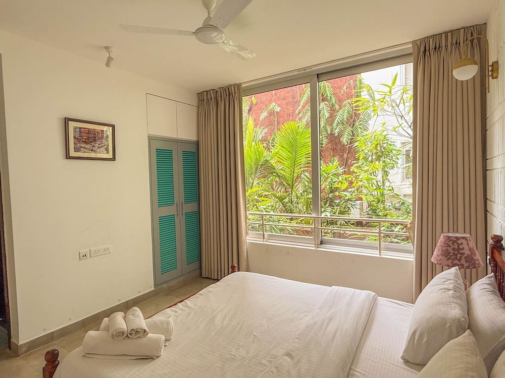 Modern 2BR w Pool Near Candolim and Coco Beach