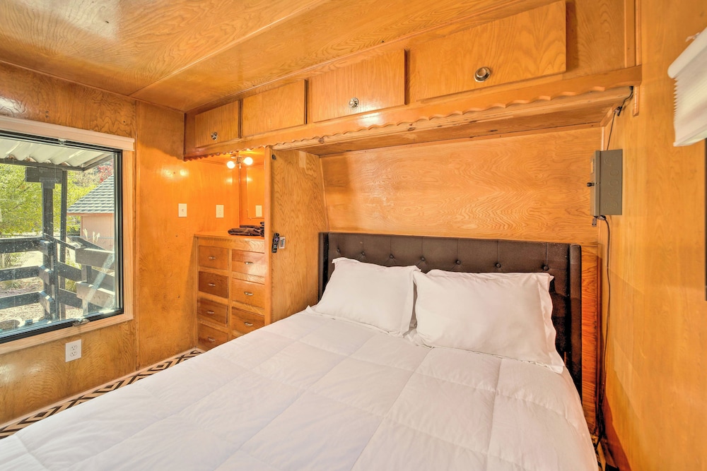 Payson Vacations - Waterfront Payson Escape w/ Private Hot Tub  Deck - Property Image 5