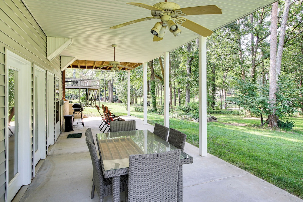 < 1 Mi to Marina: Fair Play Home on Lake Hartwell