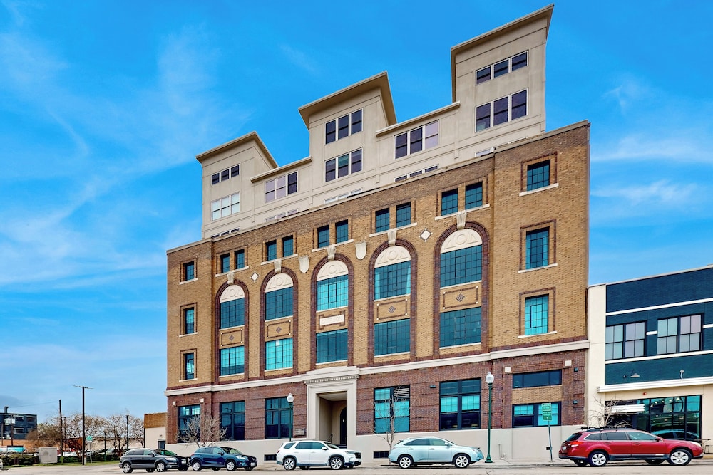 Luxe 1BR Downtown Loft in Historical Building