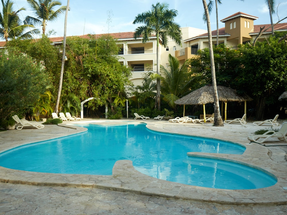 Los Corales Beach Village