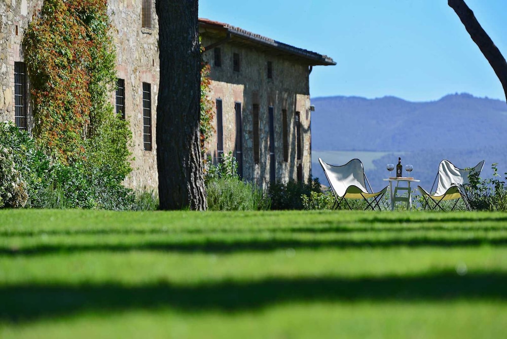 New Historic Tuscany Country House Retreat in a Vineyard Near Siena Villa Chiantissimo