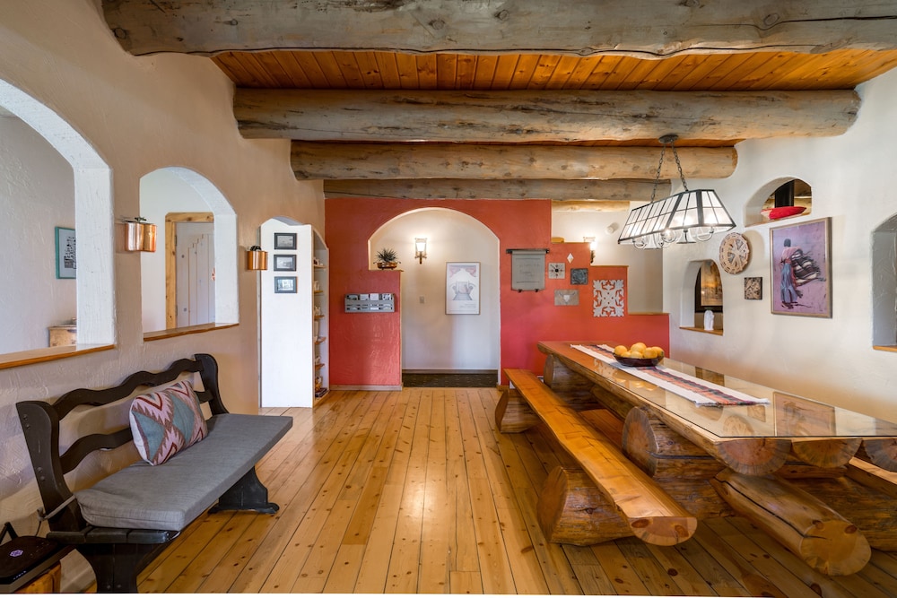 Mariposa Lodge B&B