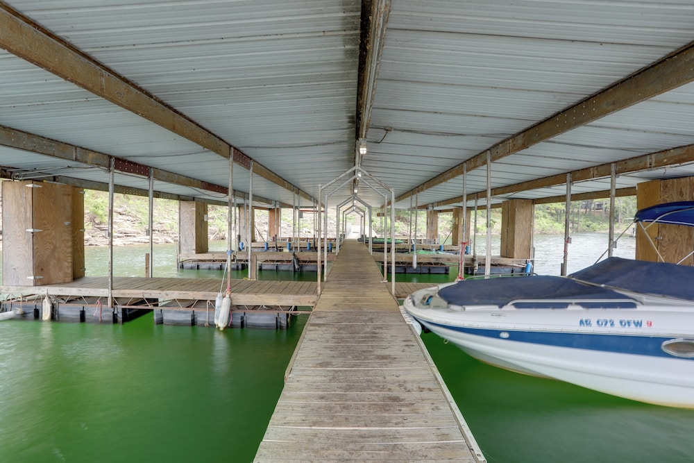 Greers Ferry Lake Access: Cabin w/ Boat Slip!