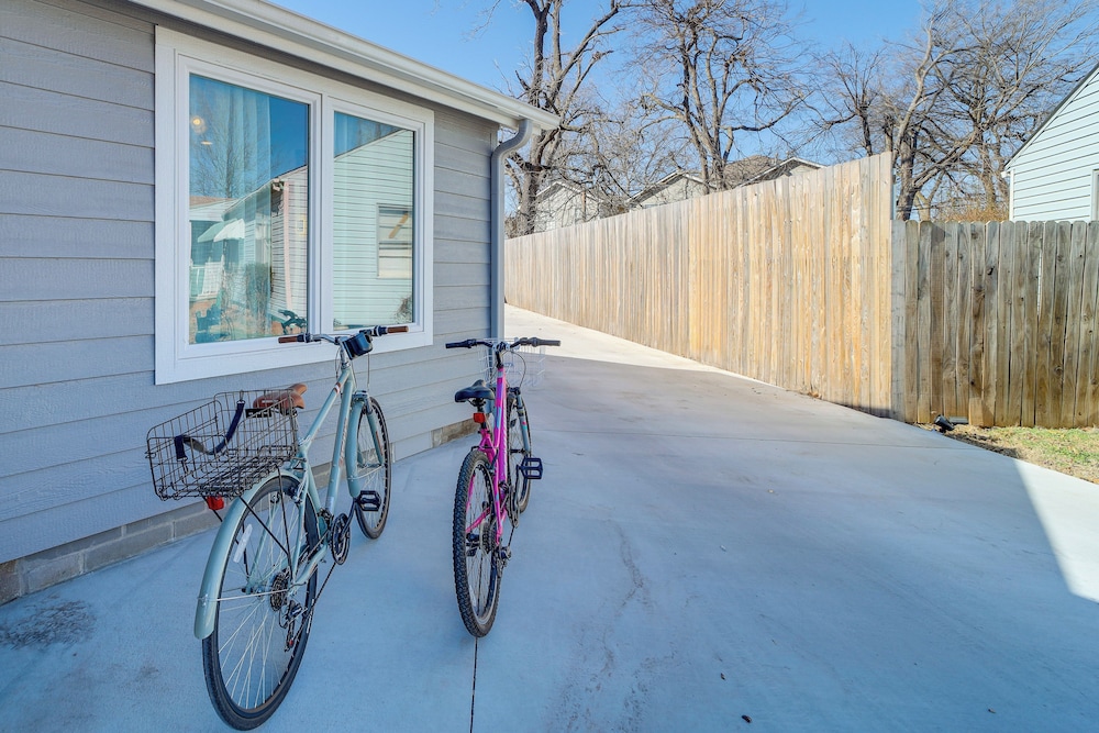 Walk to Gathering Place & Brookside: Tulsa Studio