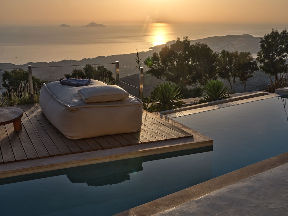Santorini Heights