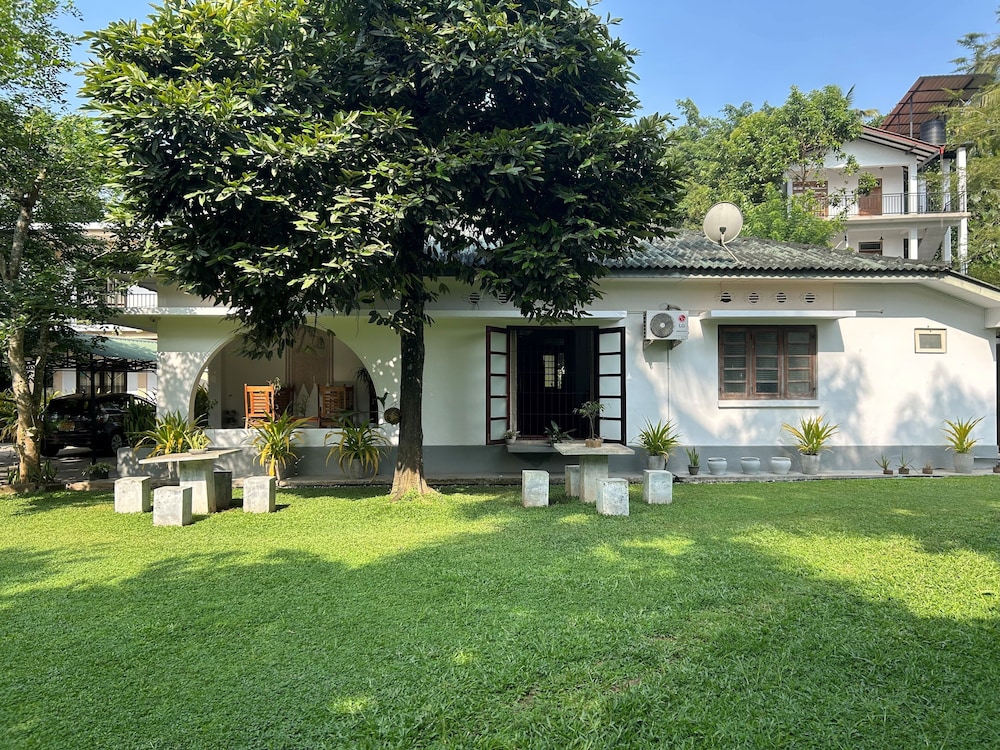 Thomasz Lodge