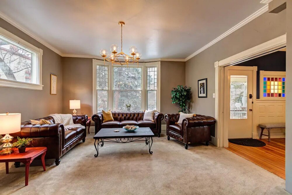 Historic Mansion in the Heart of Manitou Springs Sleeps 22 Events Welcome view 2