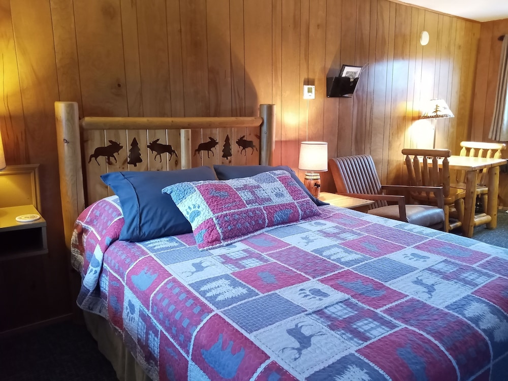 Sunshine Motel and Cabins view 2