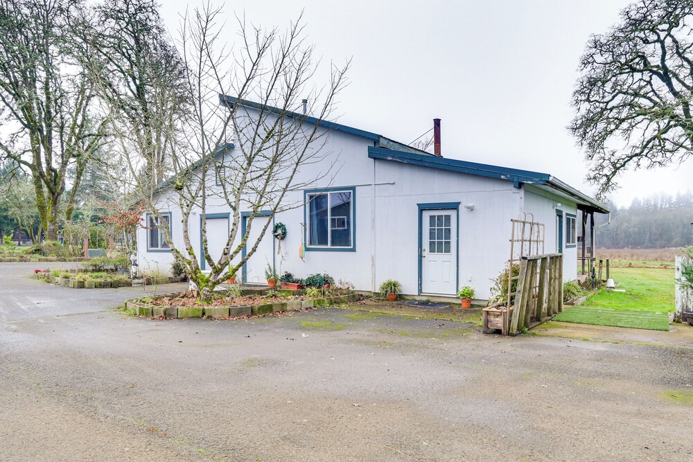 5 Mi to Hillsboro: Peaceful Home w/ Fire Pit