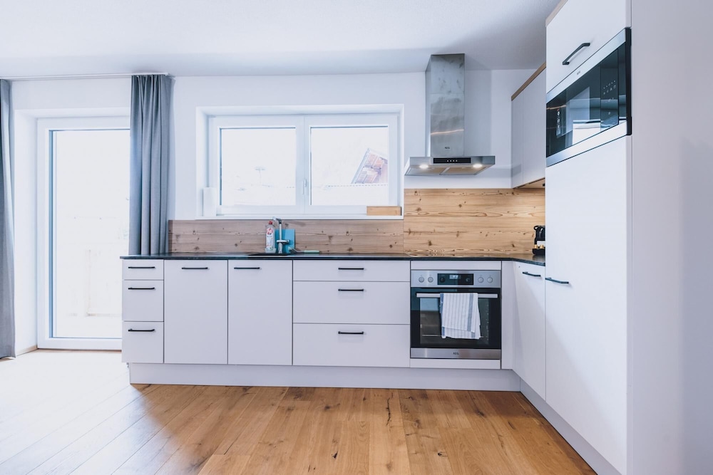 M1 - Balcony Apartment 4