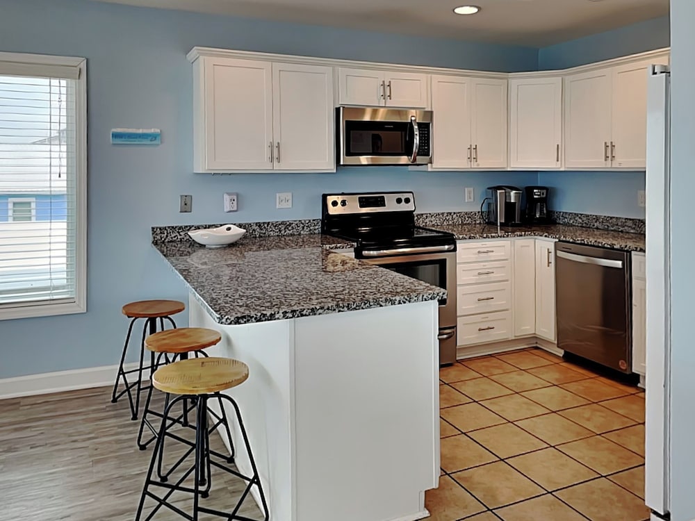 Luna Escape by Topsail Realty