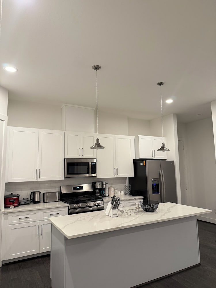 Luxury 3BR for Families Nurses and Group