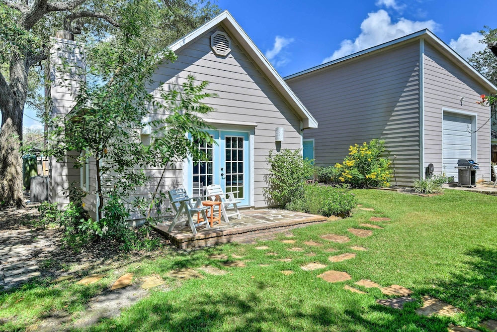 Outdoor Oasis & Grills: Ultimate Rockport Home! view 5