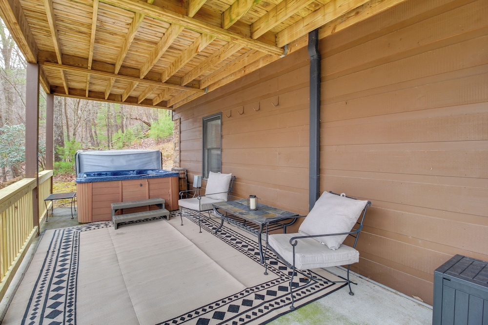 Community Perks: Mtn-view Ellijay Cabin w/ Hot Tub
