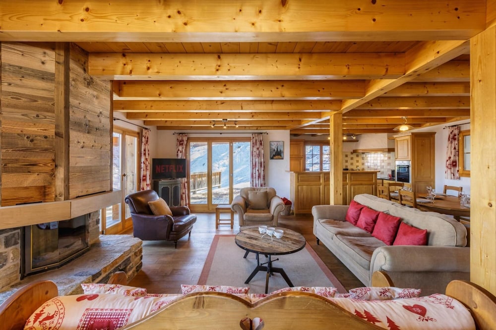 Chalet Coucou - Luxury 10 pax Chalet With Incredible Views Garage