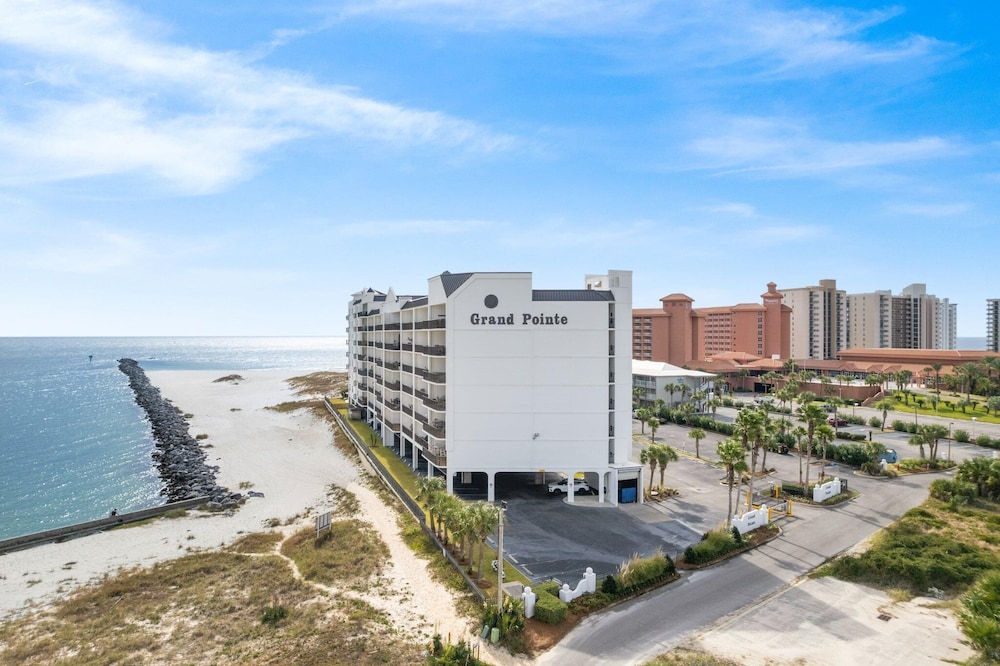 Grand Pointe 401