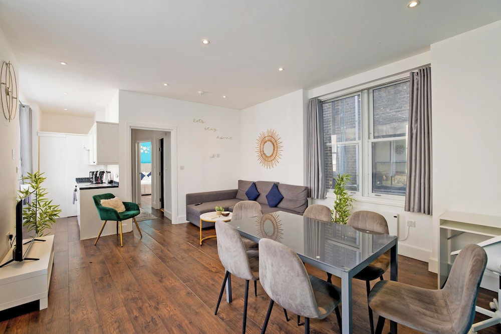 Imperial Middlesex Street Apartments