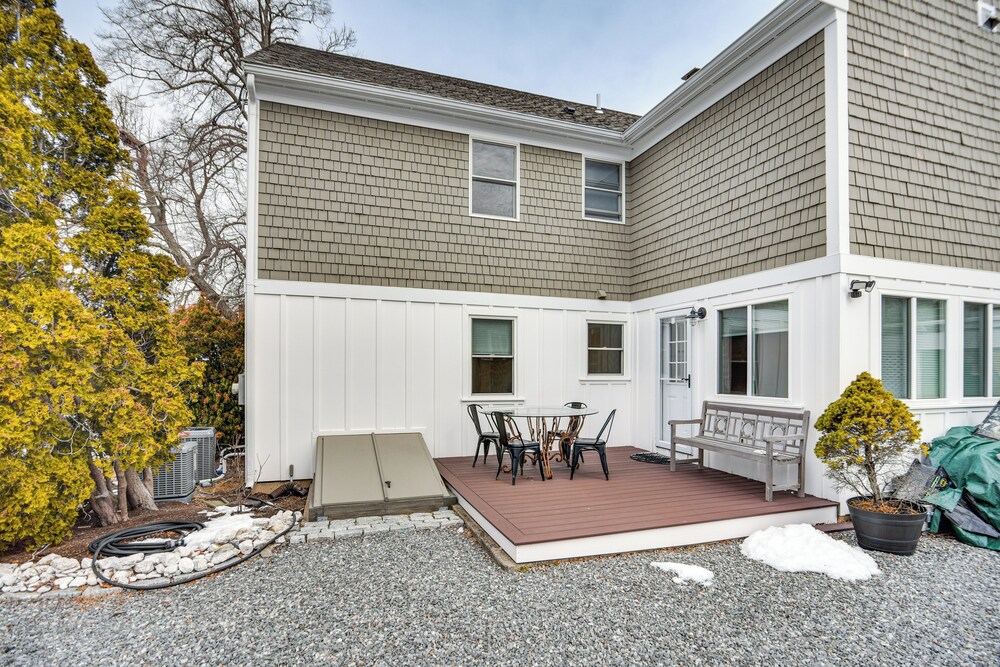 Walk to Beach: Jamestown Home w/ Bridge Views!