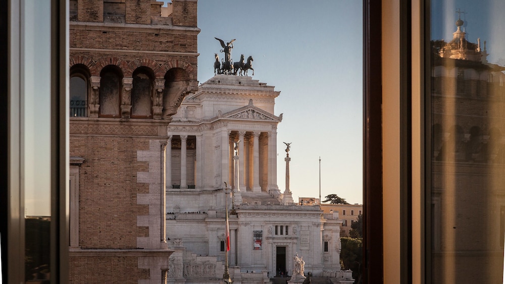 Rental In Rome Piazza Venezia View Luxury Apartment B