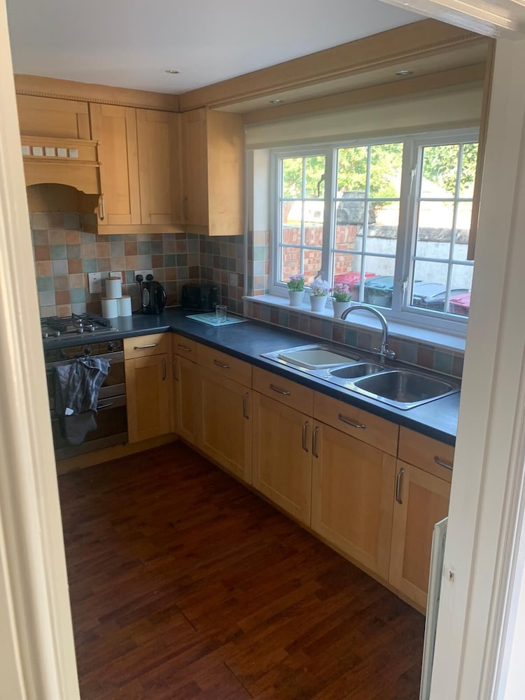 3 bedroom house in Reading view 4