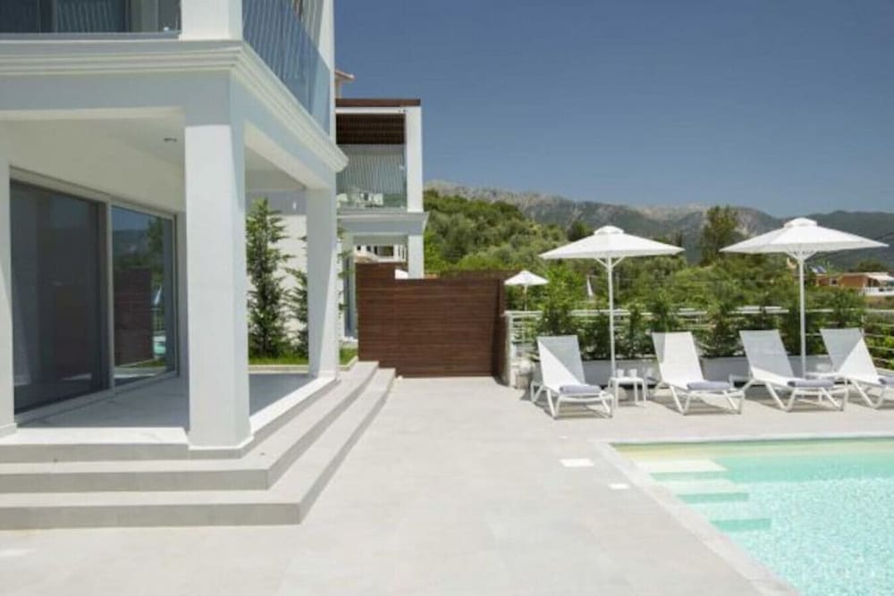 Villa O OFF White in Lefkada photo 3