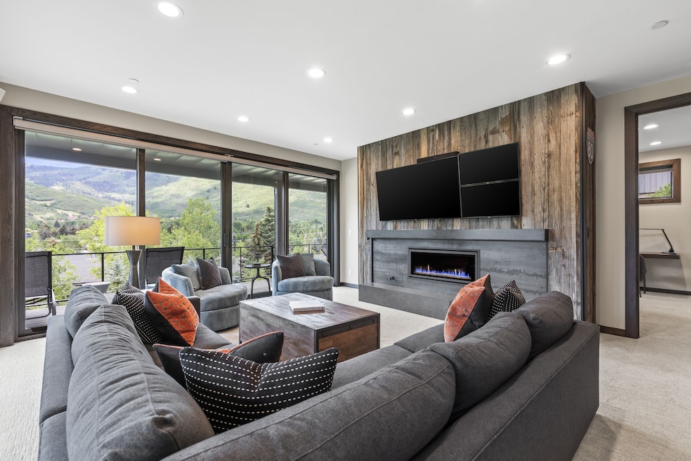Nine Peaks 4 Bedroom Home