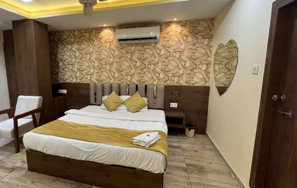 Hotel Shree Palace & Restaurant