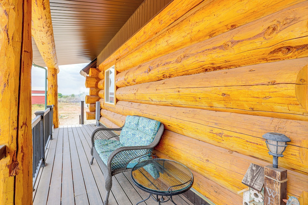 < 2 Mi to Skinwalker Ranch: 'rustic Cliff' Retreat