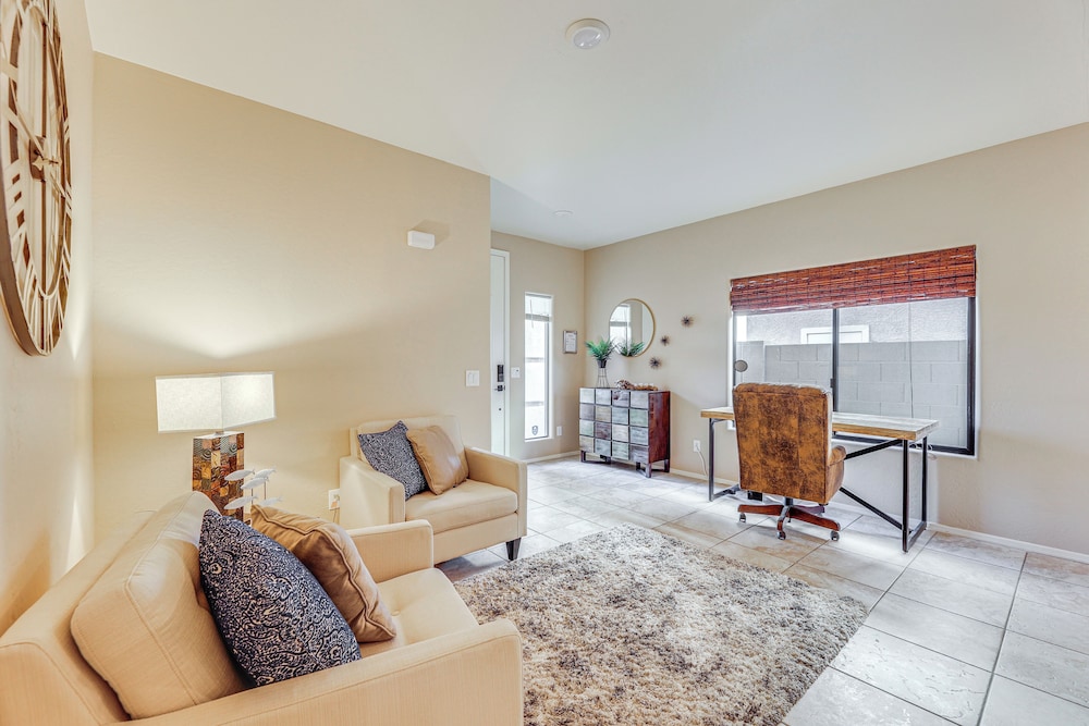 Gold Canyon Golfer's Getaway w/ Scenic Views!