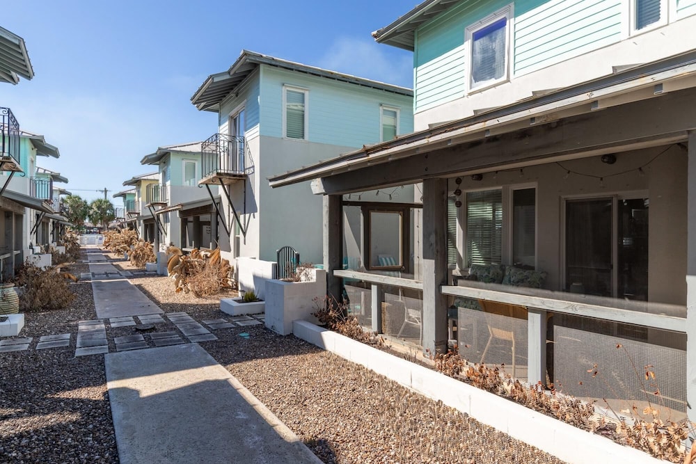 The Mermaid Inn - 4BR in Heart of Downtown Port A view 4