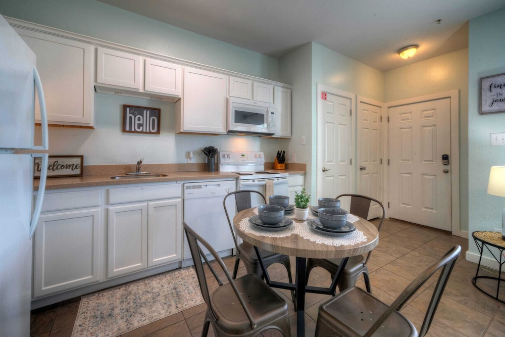 2 Coasta Bahia Condos Mins to the Beach + Pool & Golf Cart Zone