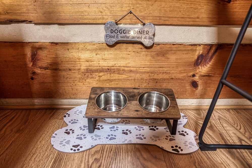 Fantastic Pet Friendly Cabin Hot Tub Fire Pit