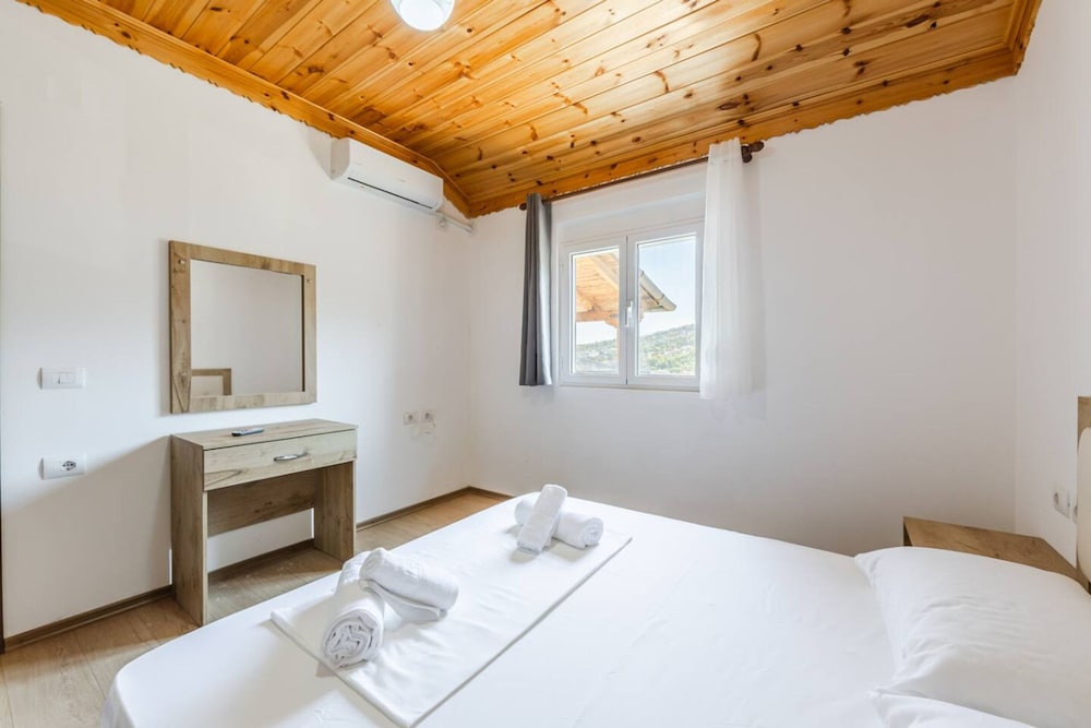 Hillside Apartment Gjirokast r 2