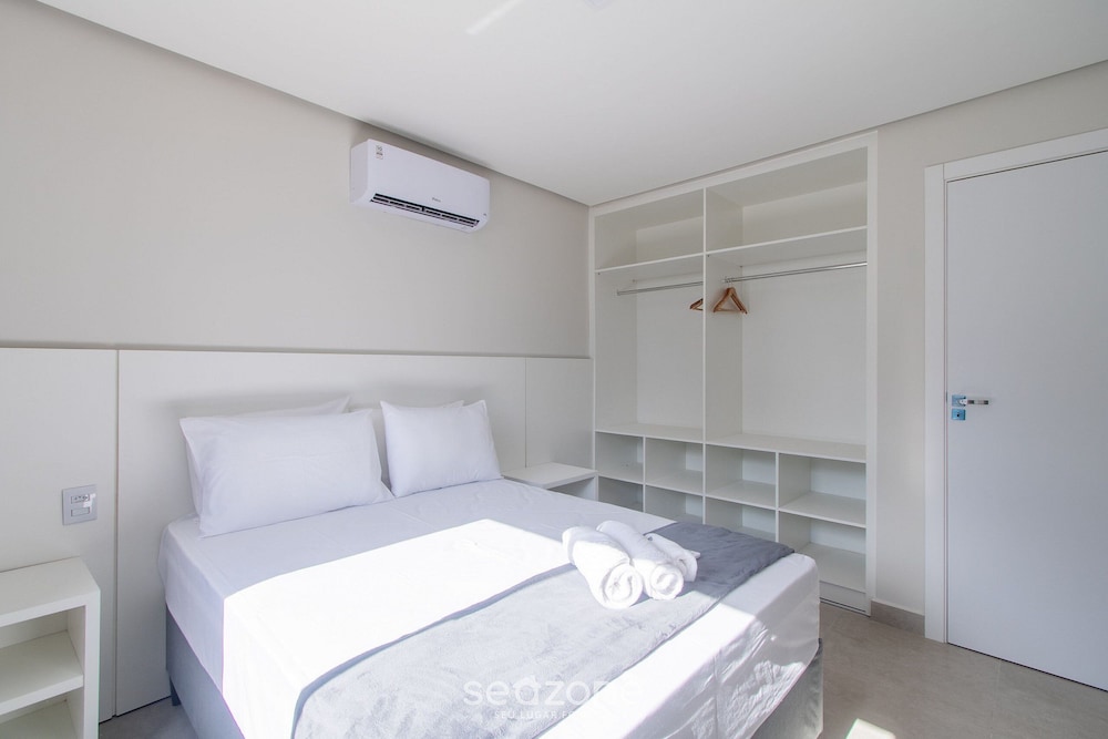 Apartments With Swimming Pool 700m From Taperapuan Beach Nvm0009