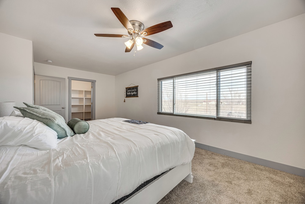 16 Mi to Paint Mines: Spacious Simla Home!