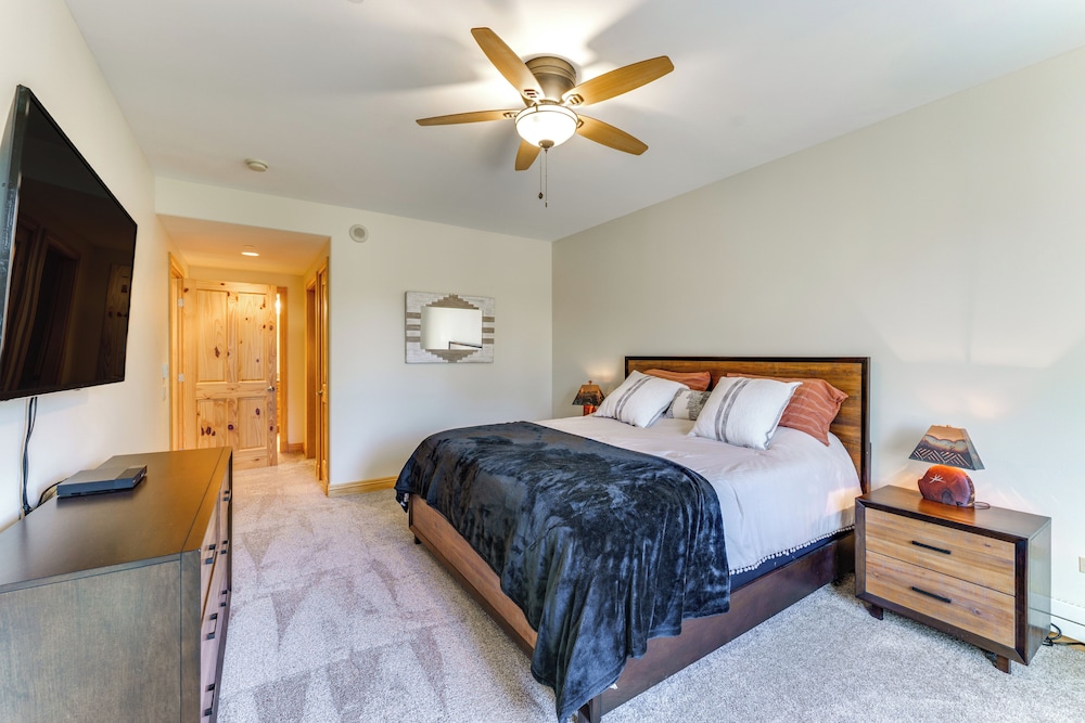 Near Hiking & Biking: Mtn-view Condo in Angel Fire
