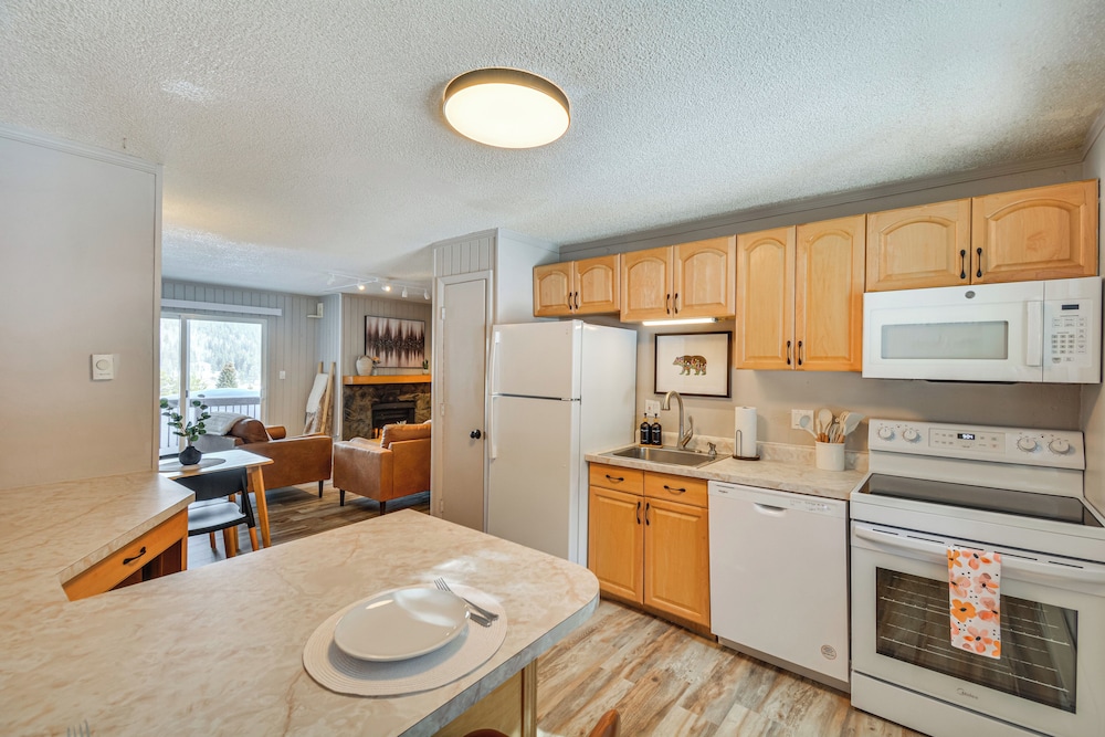 Breckenridge Area Condo w/ Mountain Views