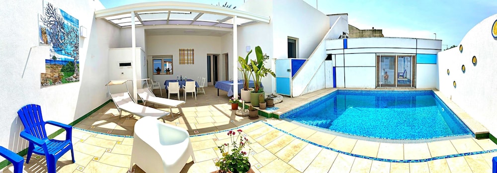Casa Mondrian - Camere con Bagno e Piscina Privata
