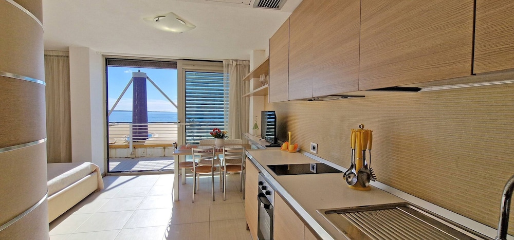 Penthouse Le Vele Sea View 2 Sleeps Air-conditioned