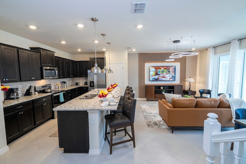Luxury Private Pool Themed Rooms Close to Disney 1282