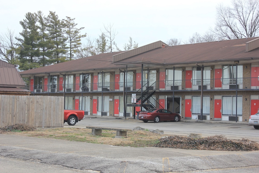 Red Carpet Inn - Louisville