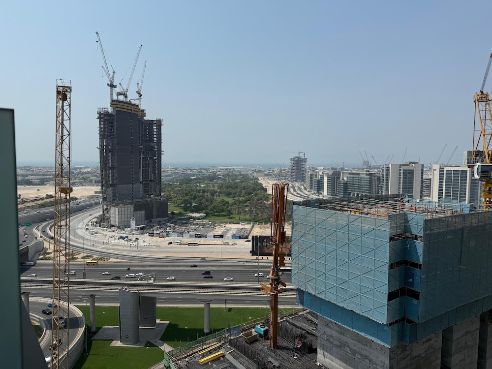Lux BnB Aykon Tower