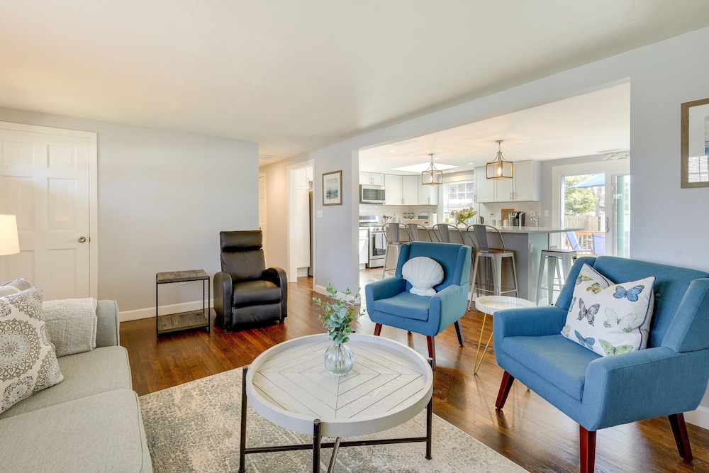 2 Mi to Craigville Beach: Hyannis Home w/ Deck