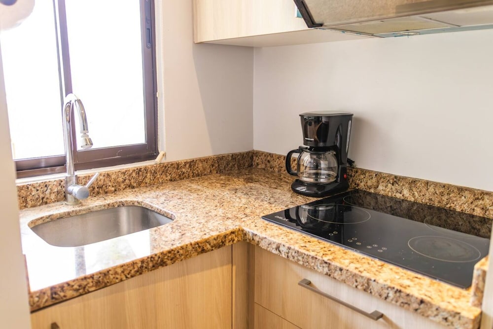 Cozy Condo with Panoramic Hillside Views from Rooftop Terrace and Short Walk to Beach