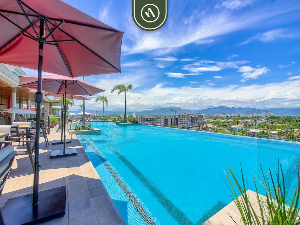 2BR Penthouse in Nuevo Vallarta - Terrace - Pool