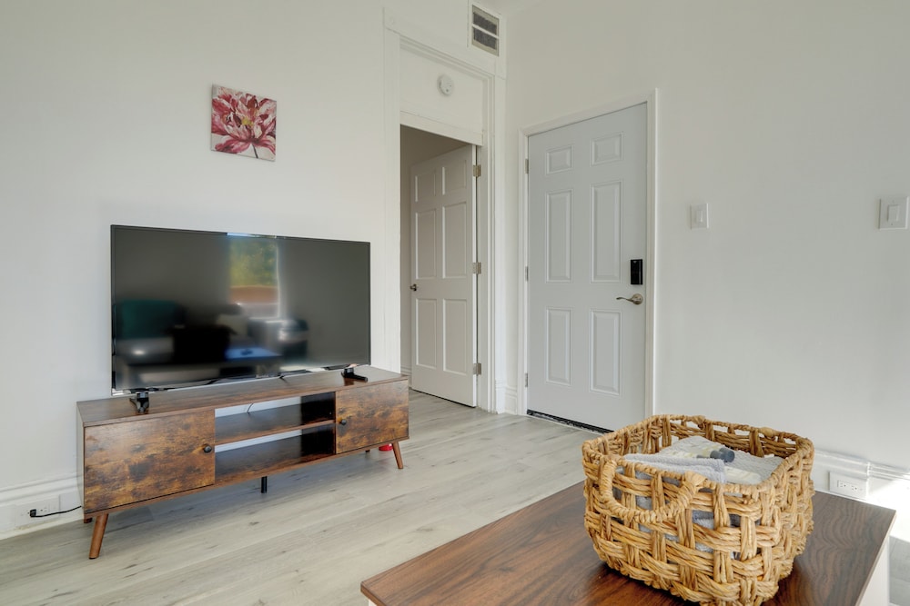 1 Mi to Uofl: Pet-friendly Louisville Apartment!