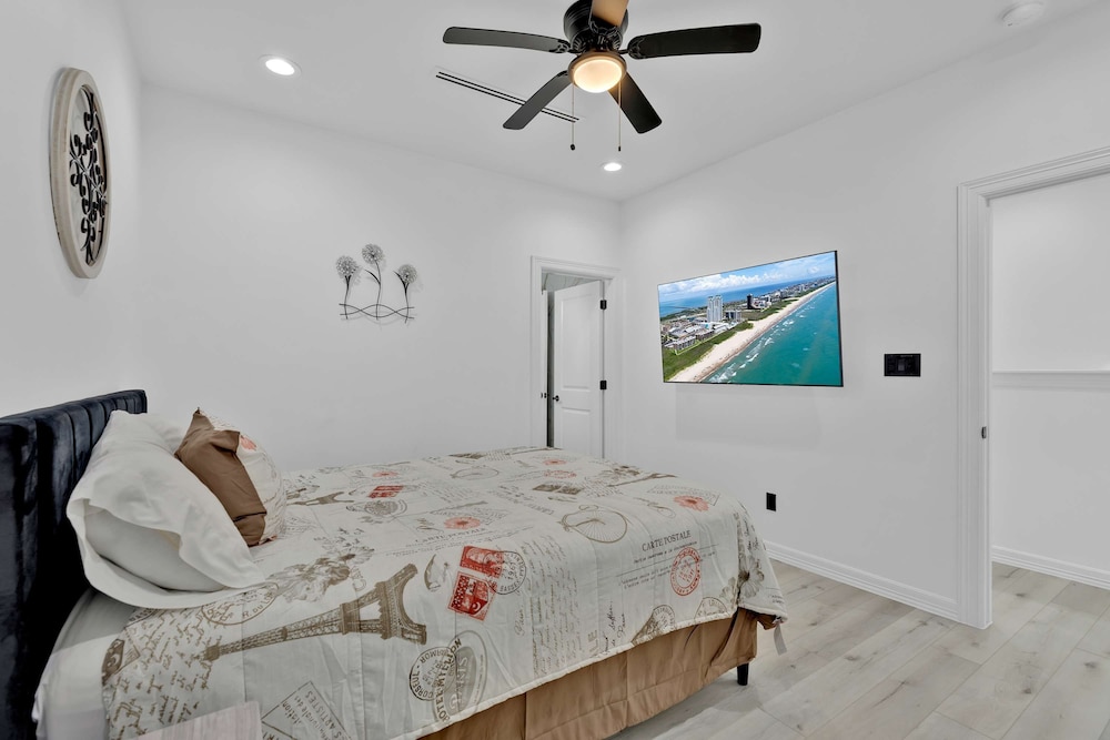 Immaculate Townhouse w Pool Balcony South Padre