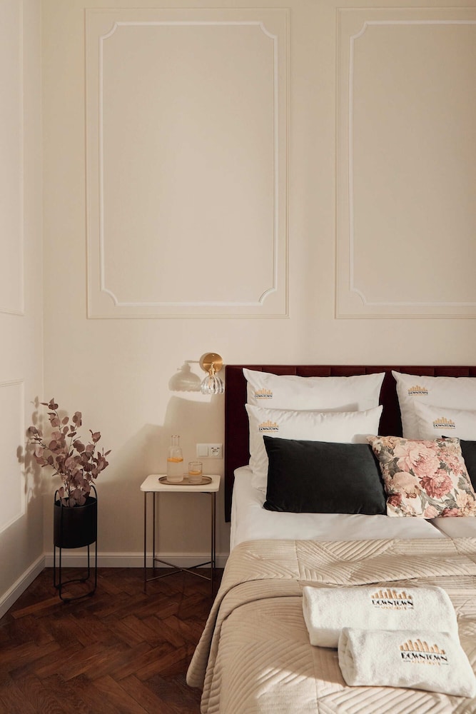 OLD TOWN Charm & Chic by Downtown Apartments